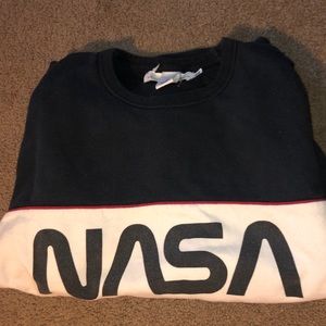Used Navy/White/Red L.O.G.G Crewneck